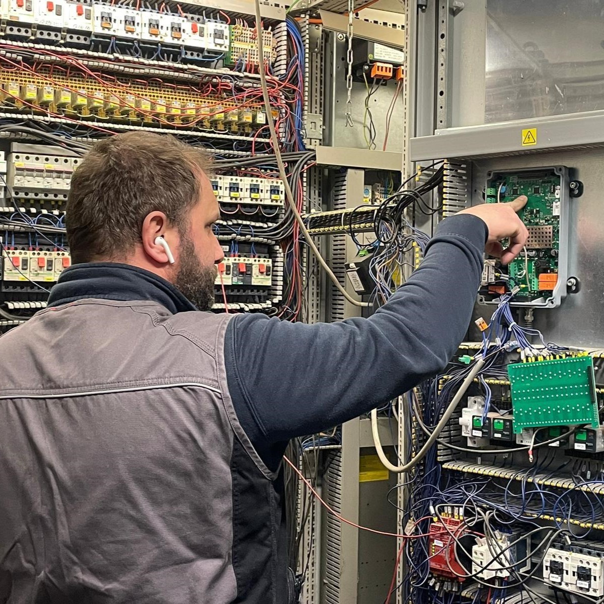 Omega Solution Impianti elettrici avanzati lavora con noi 2